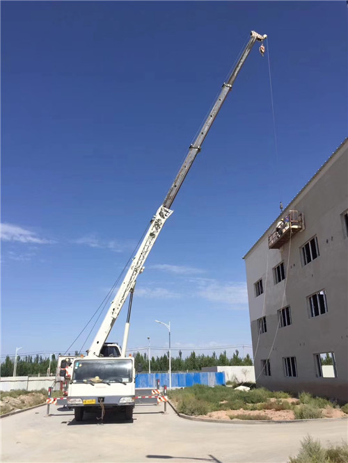 洛龙区“轻装强干”—— 吊车的 “轻量化臂架” 技术