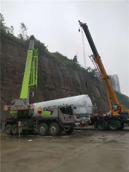 洛龙区“不怕风雨冻”—— 吊车的 “恶劣环境适应” 技术